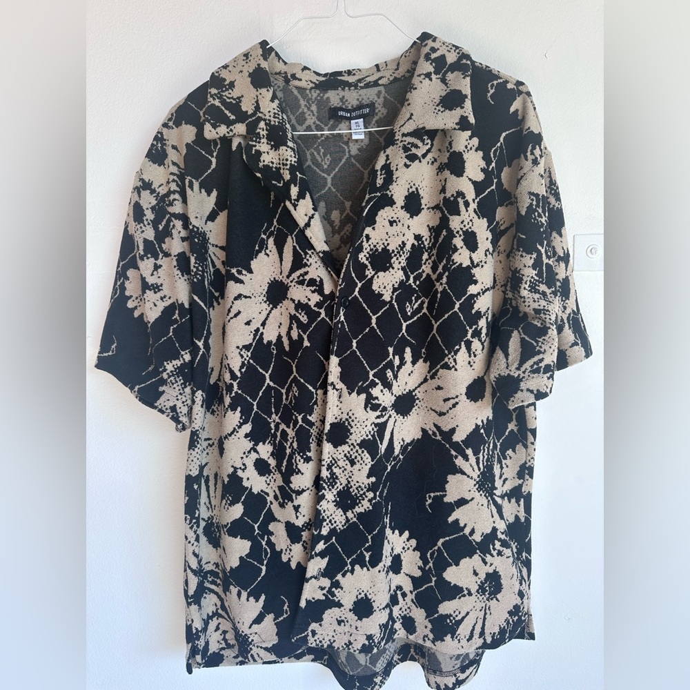 Urban Outfitters Black and Tan Floral Men's Shirt